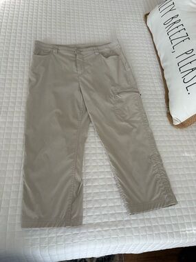 Eddie Bauer Light Khaki Cargo Cropped Pants Capri